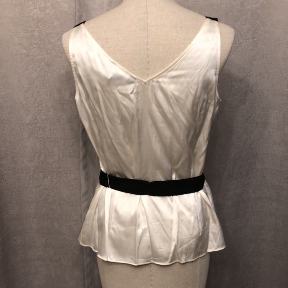 White House Black Market women’s blouse. - Picture 4 of 6